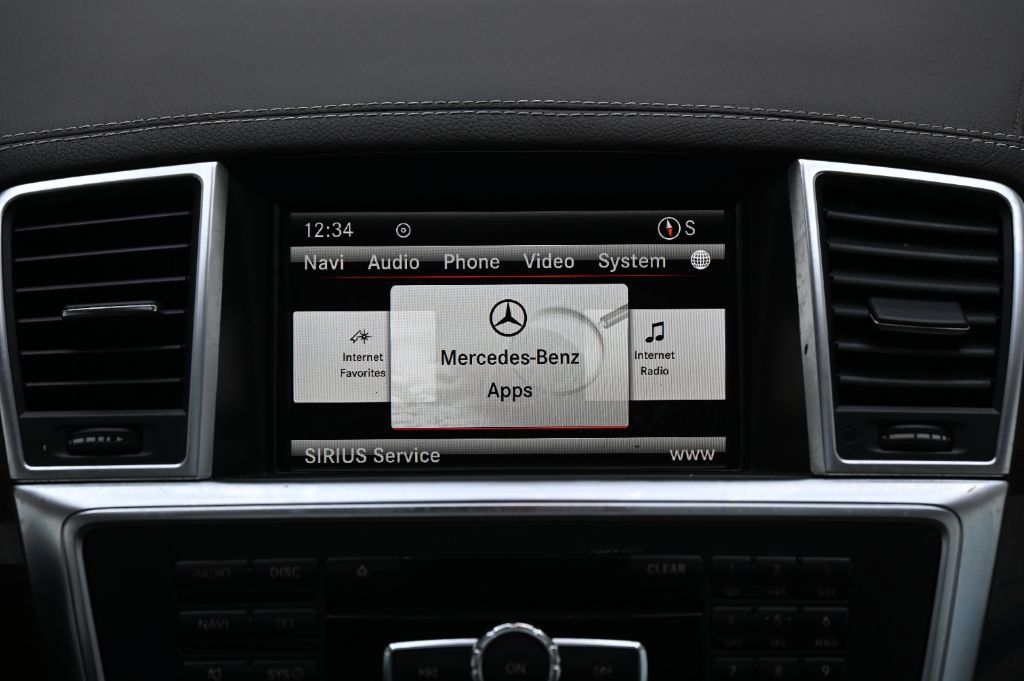 Used 2016 Mercedes-Benz GL 320 BlueTEC 4MATIC w/ Premium I Package image 28