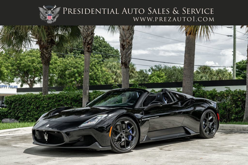 Used 2023 Maserati MC20 Spyder RWD image 1
