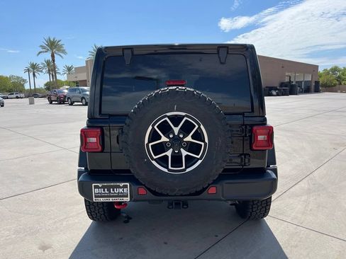 Used 2025 Jeep Wrangler Unlimited Rubicon w/ Convenience Group AWD/4WD image 5