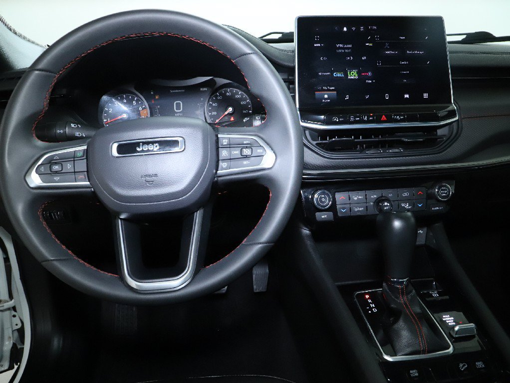 Used 2025 Jeep Compass Trailhawk AWD/4WD image 27