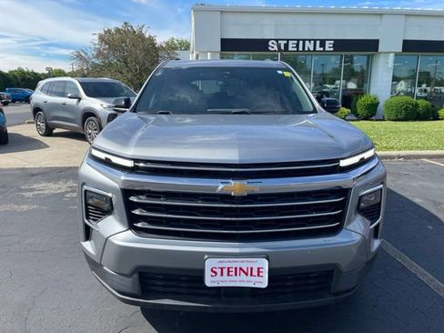 Used 2025 Chevrolet Traverse LT w/ Sun and Wheel Package AWD/4WD image 3
