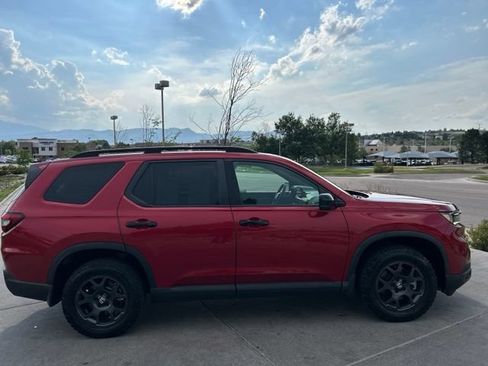 Used 2023 Honda Pilot TrailSport image 9