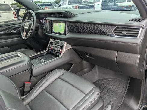 Used 2023 GMC Yukon XL Denali AWD/4WD image 14