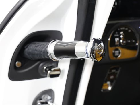 New 2025 Rolls-Royce Spectre Black Badge image 24