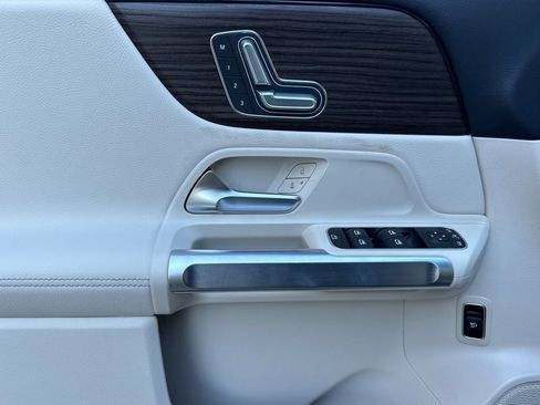 New 2026 Mercedes-Benz GLB 250 image 13