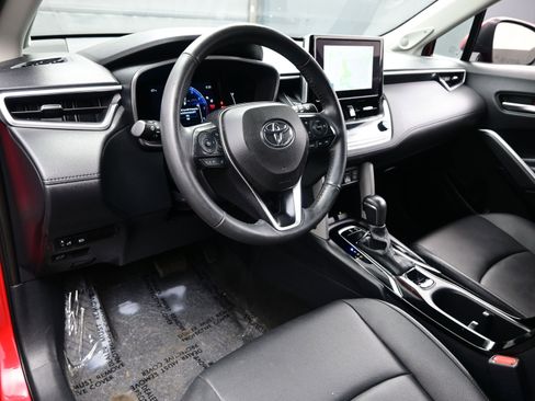 Used 2024 Toyota Corolla Cross XLE w/ Convenience Package AWD/4WD image 13