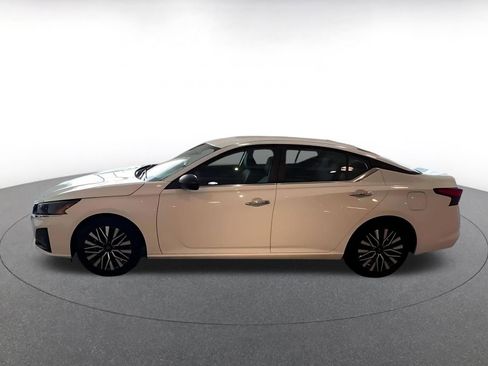 Used 2025 Nissan Altima 2.5 SV image 10