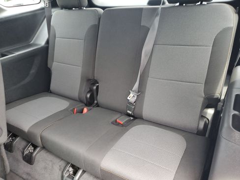 Used 2020 Chevrolet Traverse LT FWD image 13