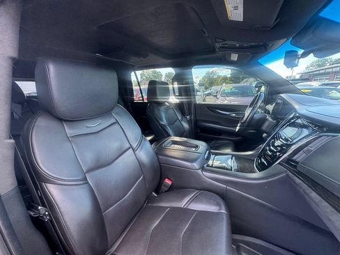 Used 2018 Cadillac Escalade Platinum AWD/4WD image 21
