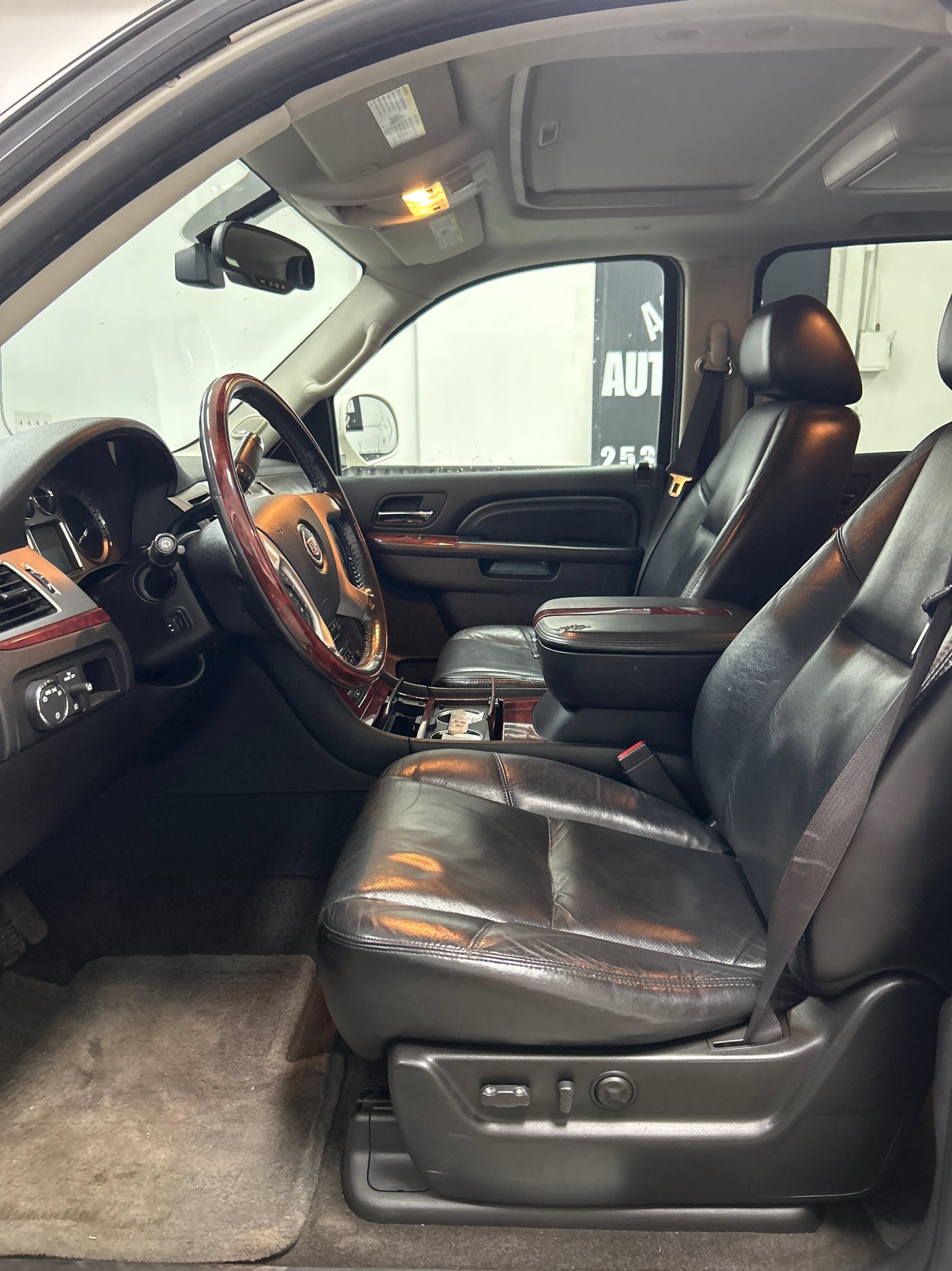 Used 2010 Cadillac Escalade ESV Premium AWD/4WD image 8