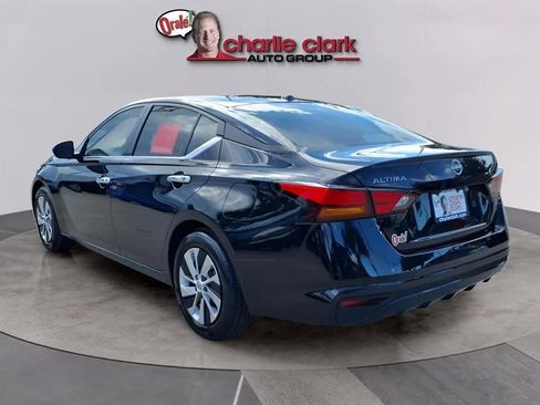 Used 2025 Nissan Altima 2.5 S image 3