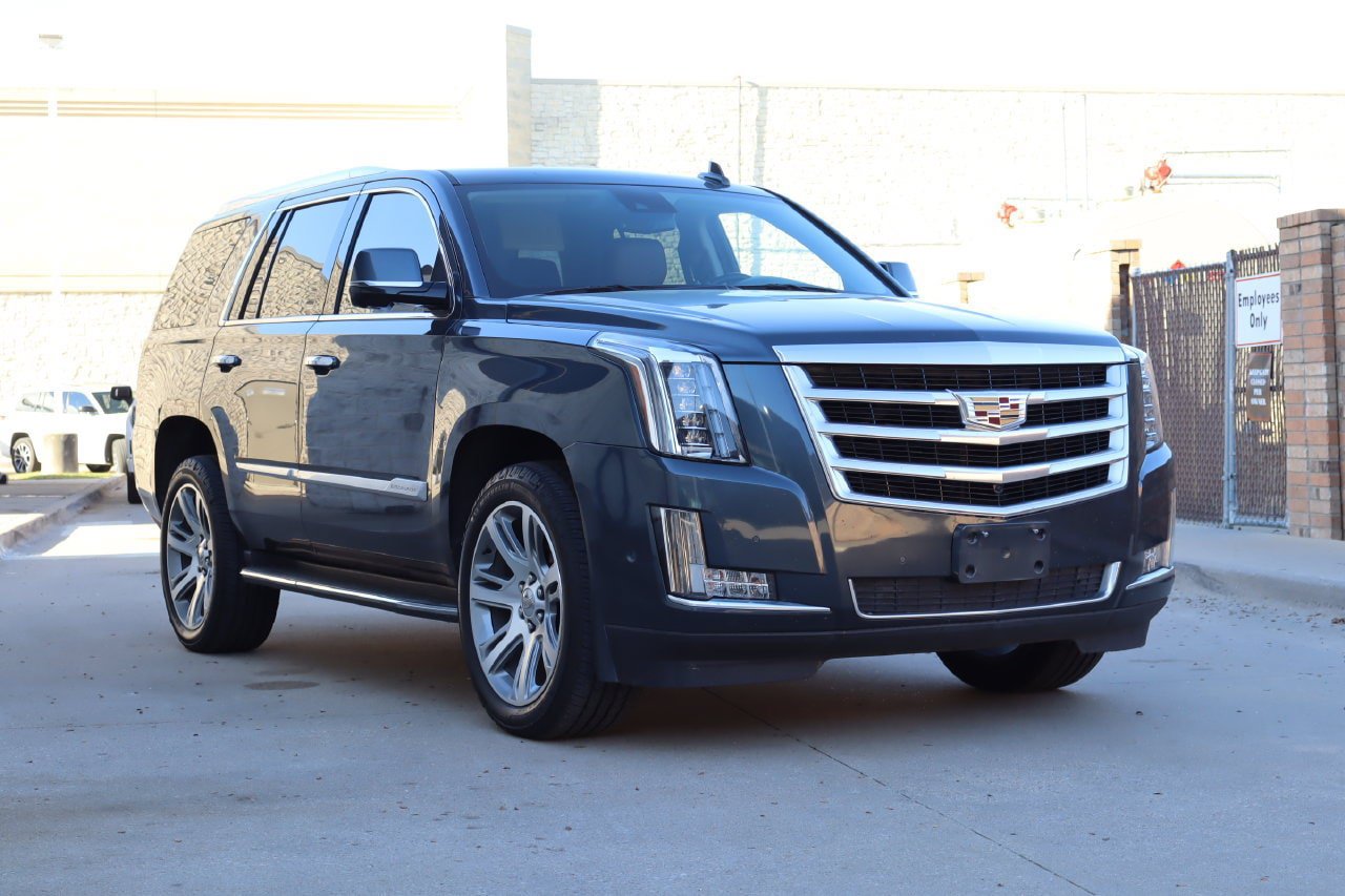 Used 2020 Cadillac Escalade Luxury RWD image 2