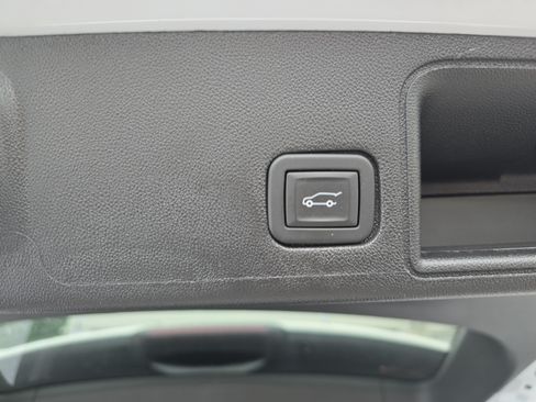 Used 2024 GMC Terrain SLT w/ Infotainment Package II AWD/4WD image 7