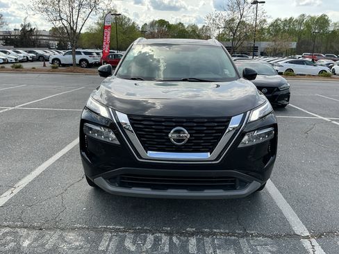 Used 2021 Nissan Rogue SV w/ Premium Package image 6