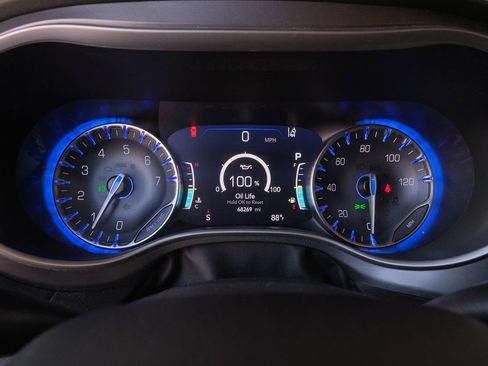 Used 2023 Chrysler Pacifica Touring-L FWD image 17