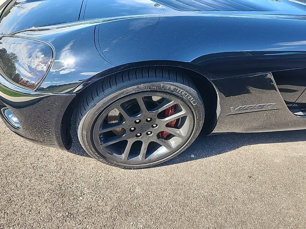 Used 2004 Dodge Viper SRT-10 RWD image 5