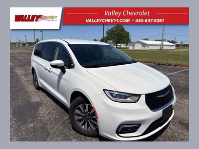 Used 2023 Chrysler Pacifica Touring-L