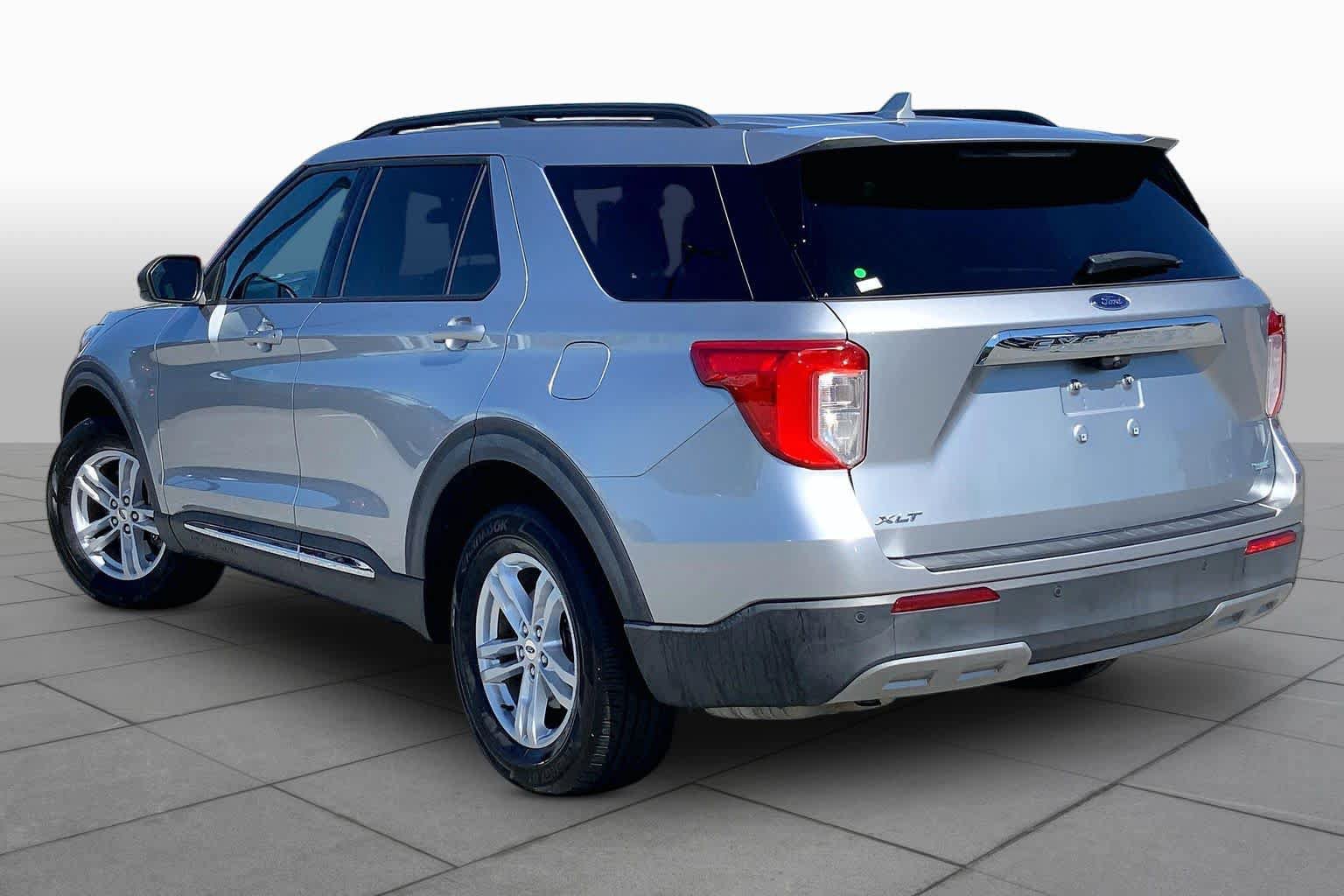 Used 2020 Ford Explorer XLT w/ Equipment Group 202A AWD/4WD image 11