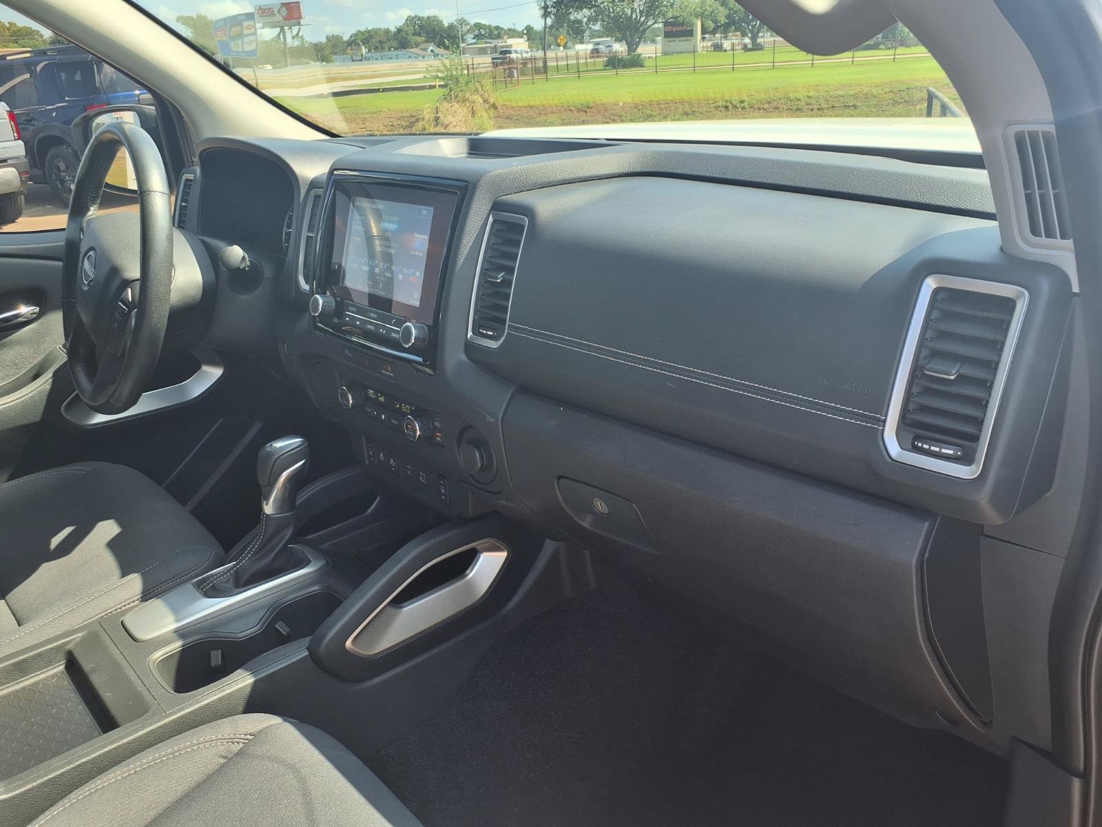 Used 2024 Nissan Frontier SV w/ SV Convenience Package RWD image 12