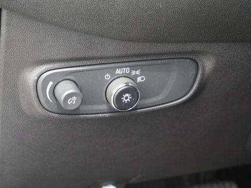 Used 2021 Chevrolet Equinox LS w/ LS Convenience Package AWD/4WD image 5