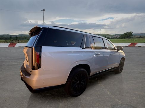 Used 2022 Cadillac Escalade ESV Sport Platinum AWD/4WD image 3