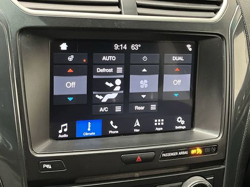 Used 2018 Ford Explorer XLT w/ Equipment Group 202A AWD/4WD image 21