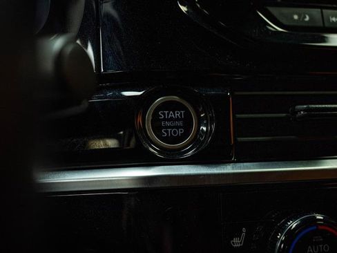 Used 2024 Nissan Pathfinder SV image 18