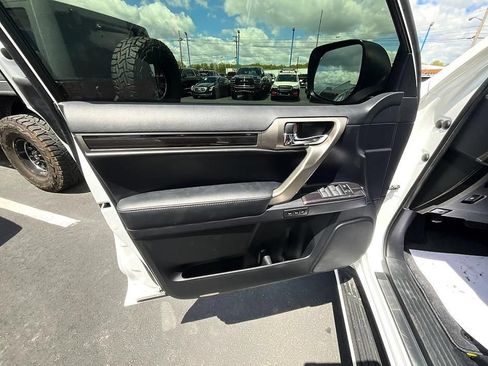 Used 2020 Lexus GX 460 Premium w/ Premium Package AWD/4WD image 11