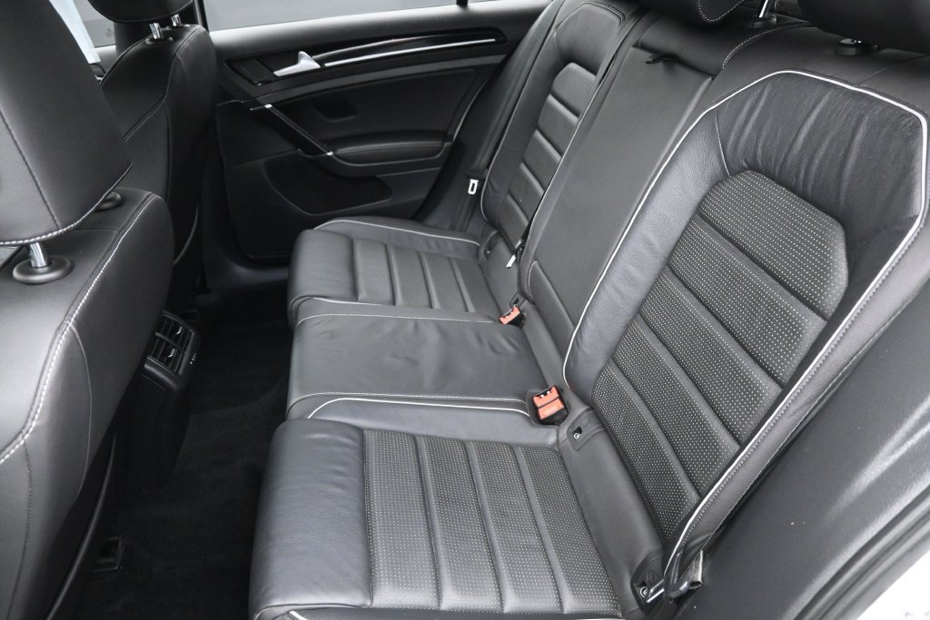 Used 2019 Volkswagen Golf R 4-Door AWD/4WD image 30