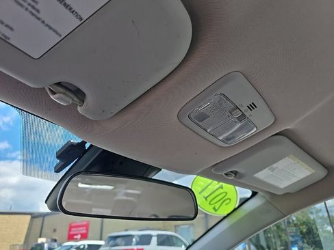 Used 2017 Toyota Corolla LE w/ Carpet Mat Package (TMS) FWD image 25