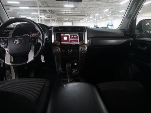 Used 2020 Toyota 4Runner SR5 AWD/4WD image 5