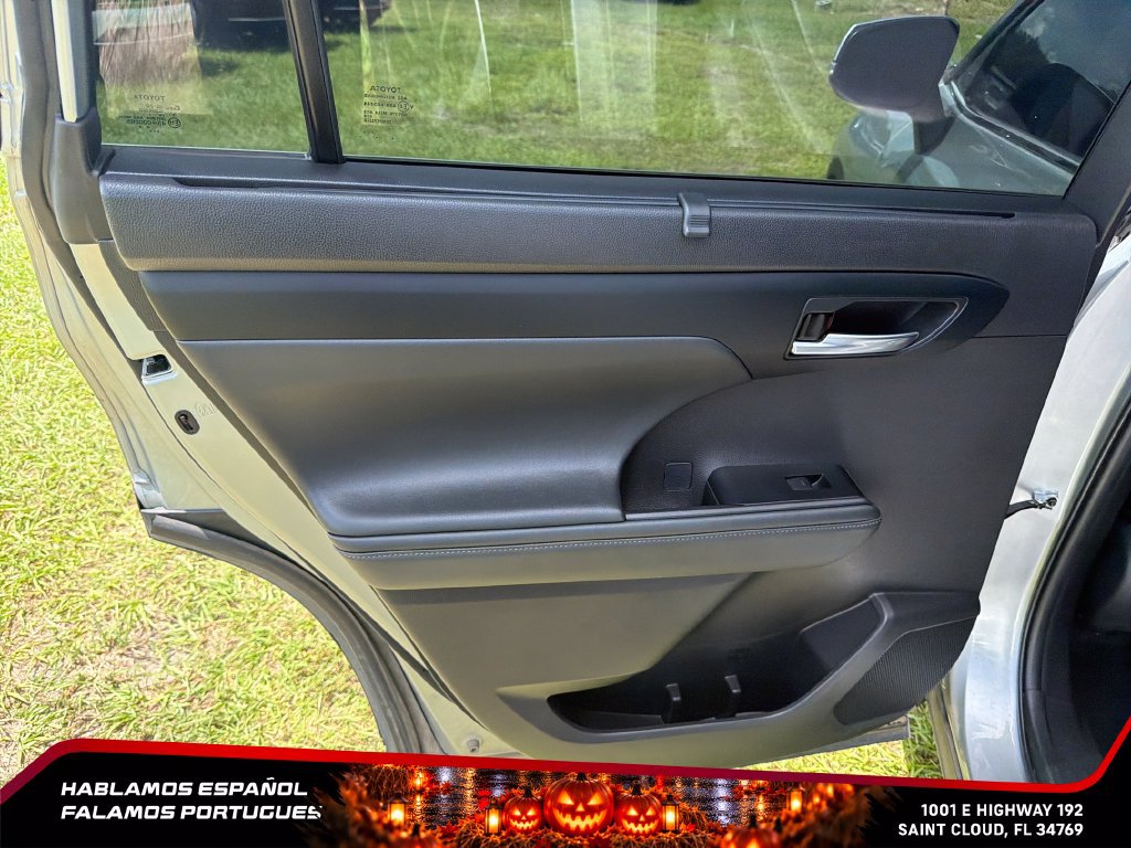 Used 2022 Toyota Highlander XLE FWD image 26