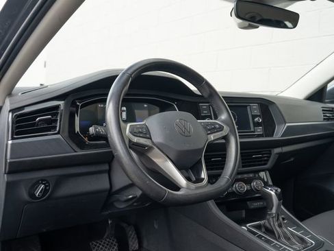 Used 2024 Volkswagen Jetta SE FWD image 4
