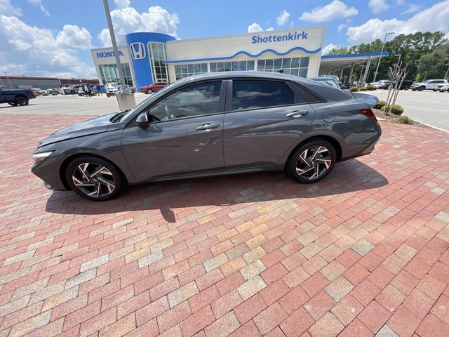 Used 2025 Hyundai Elantra Sport FWD image 27