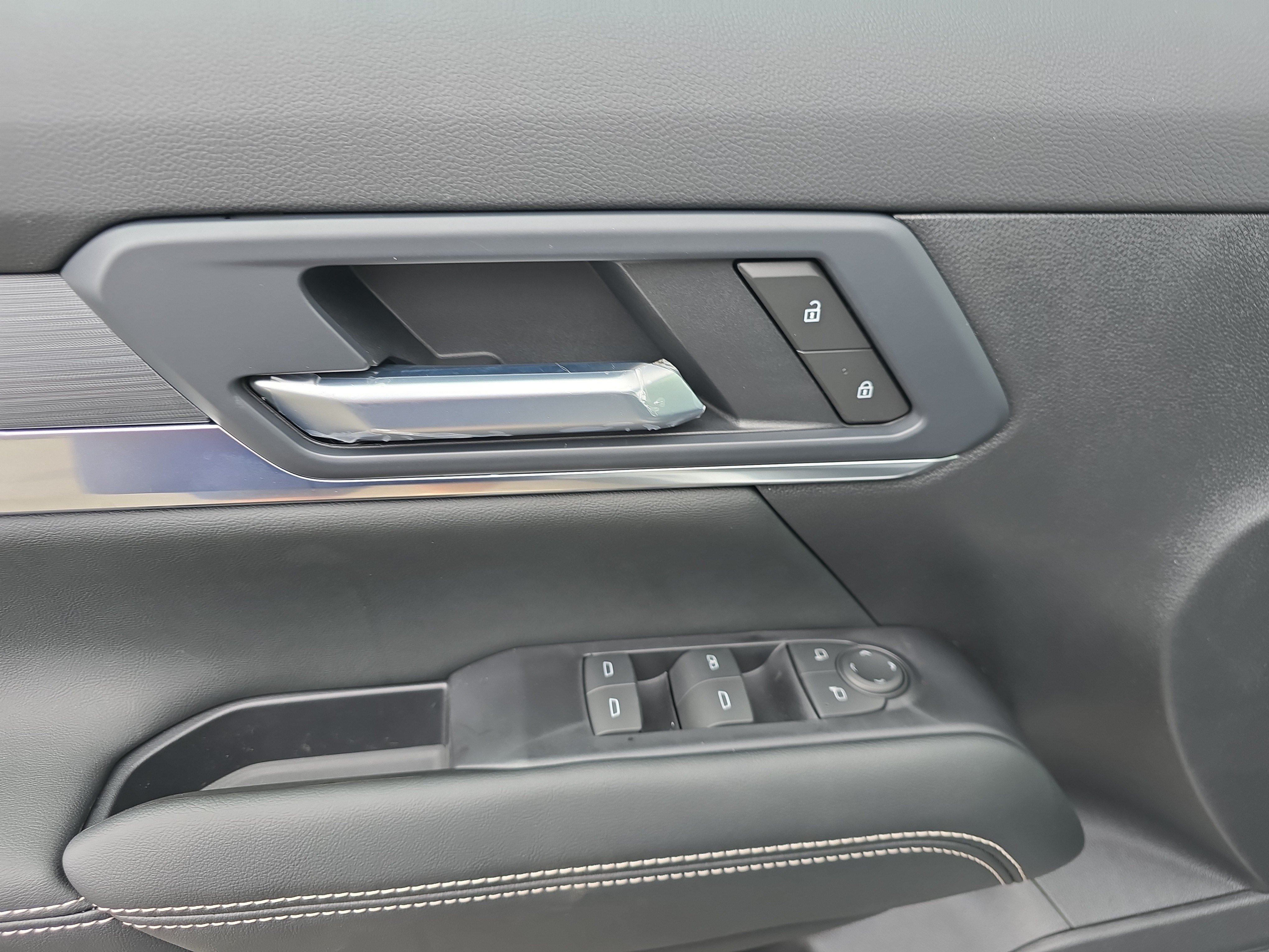 New 2027 GMC Terrain Elevation FWD image 17