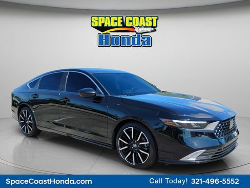 Certified 2023 Honda Accord Touring image 1
