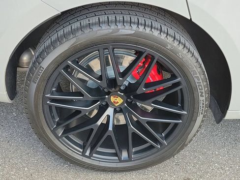 Certified 2024 Porsche Macan GTS AWD/4WD image 14