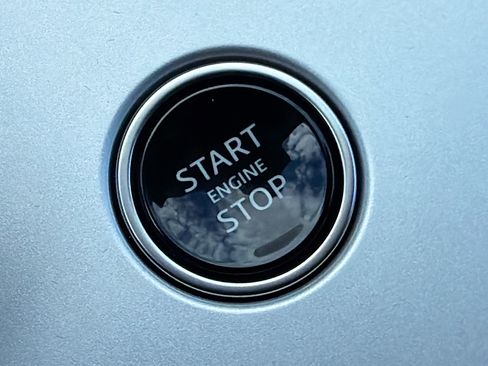 Used 2025 Land Rover Range Rover SE image 37