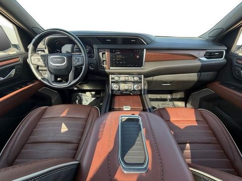 Used 2024 GMC Yukon Denali Ultimate AWD/4WD image 12