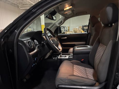 Used 2020 Toyota Tundra SR5 w/ SR5 Convenience Package AWD/4WD image 10