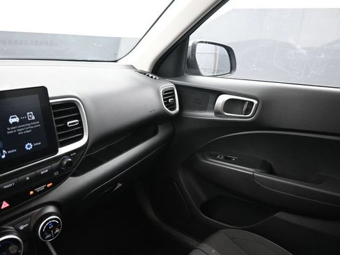 Used 2025 Hyundai Venue SEL FWD image 26