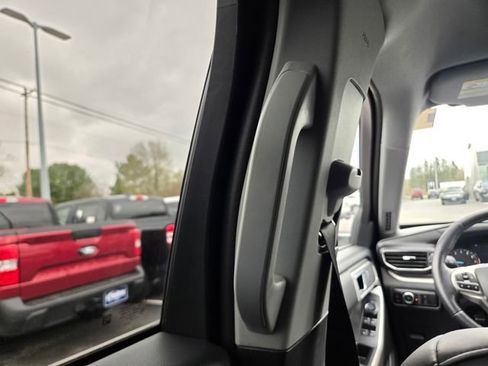 Used 2023 Ford Explorer XLT w/ Equipment Group 202A AWD/4WD image 27