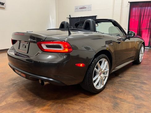 Used 2017 FIAT 124 Spider Classica RWD image 9