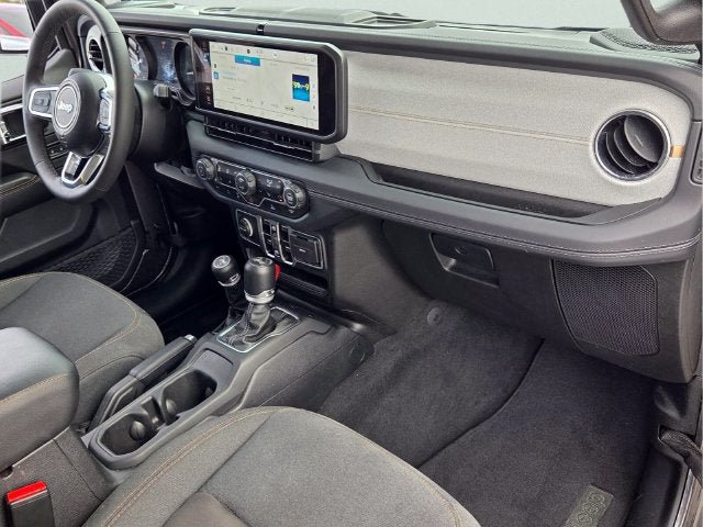 Used 2025 Jeep Wrangler Unlimited Sahara AWD/4WD image 20
