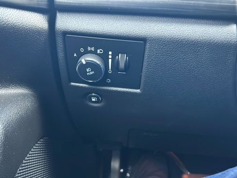 Used 2019 Jeep Grand Cherokee Laredo image 15