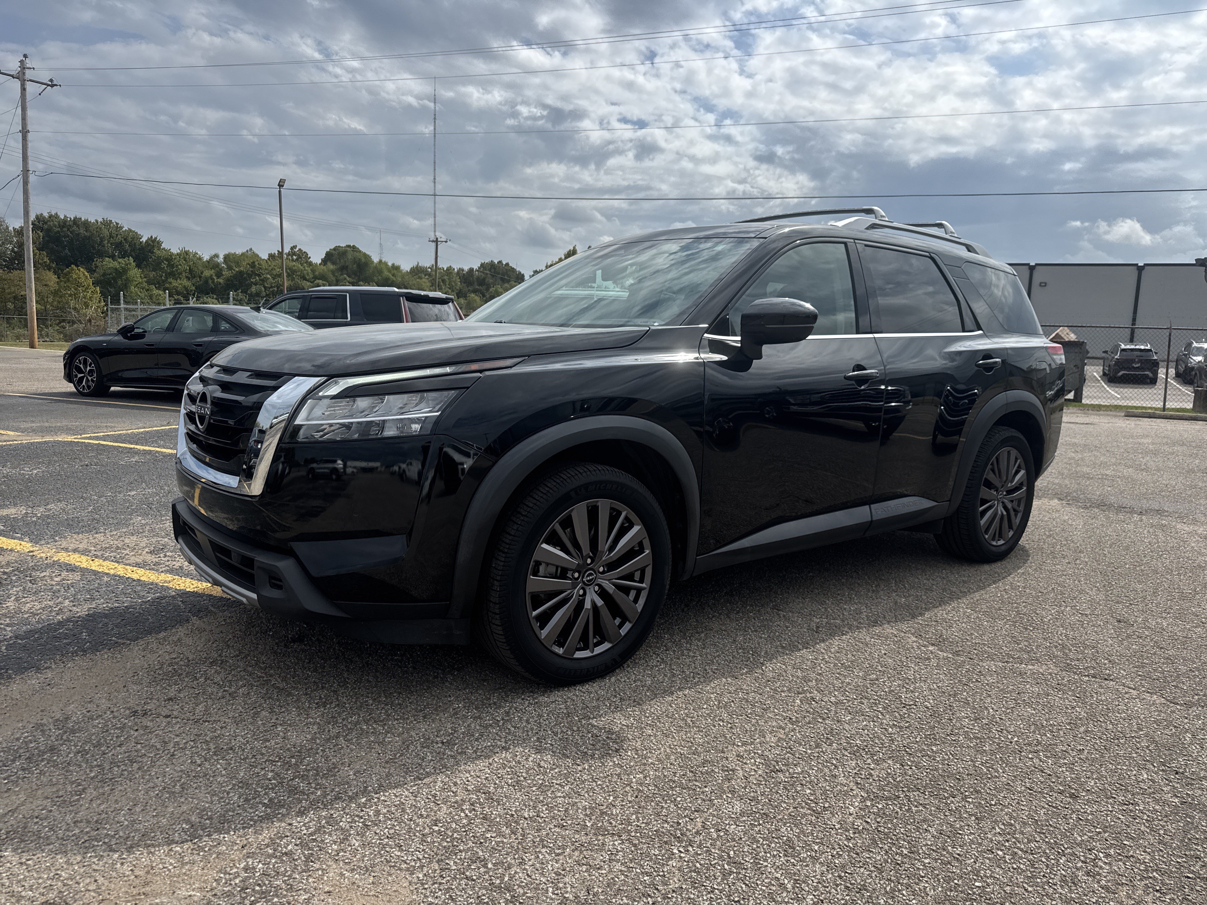 Used 2023 Nissan Pathfinder SL w/ SL Premium Package AWD/4WD image 1