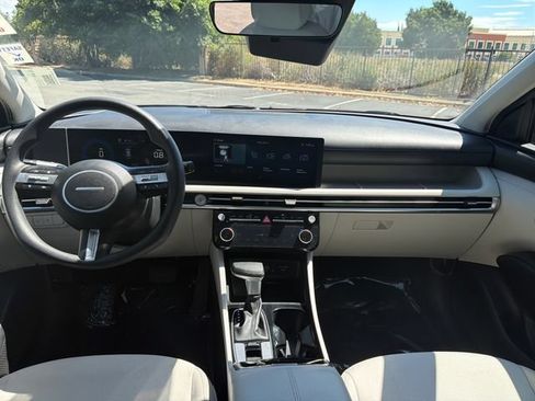 Used 2025 Hyundai Tucson SEL FWD image 12