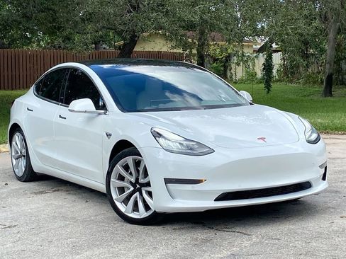 Used 2020 Tesla Model 3 Standard Range Plus image 3