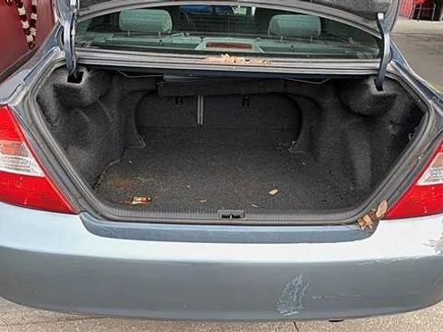 Used 2004 Toyota Camry LE image 10