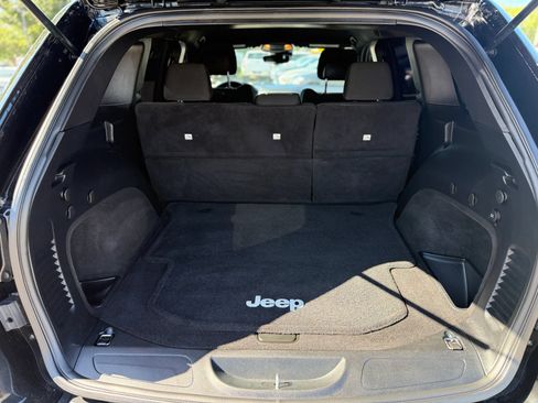 Used 2020 Jeep Grand Cherokee Laredo AWD/4WD image 11